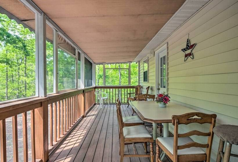 Forested Tamassee Escape W/ Screened Porch!