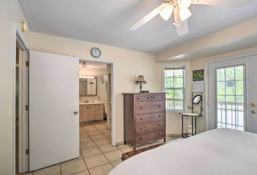 Forested Tamassee Escape W/ Screened Porch!