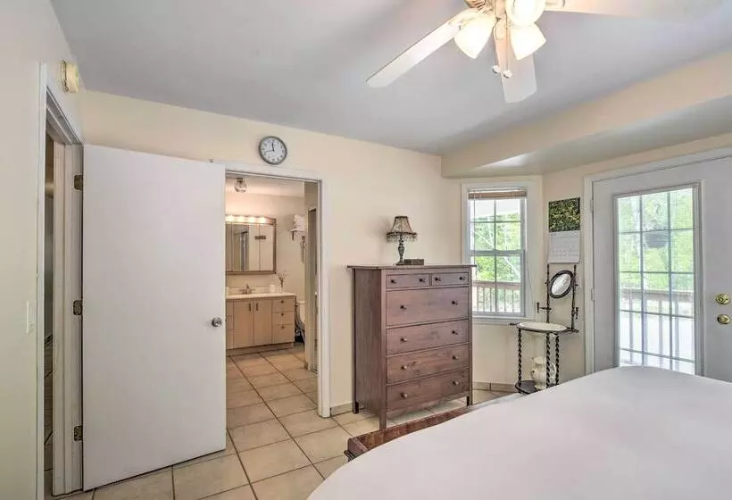 Forested Tamassee Escape W/ Screened Porch!