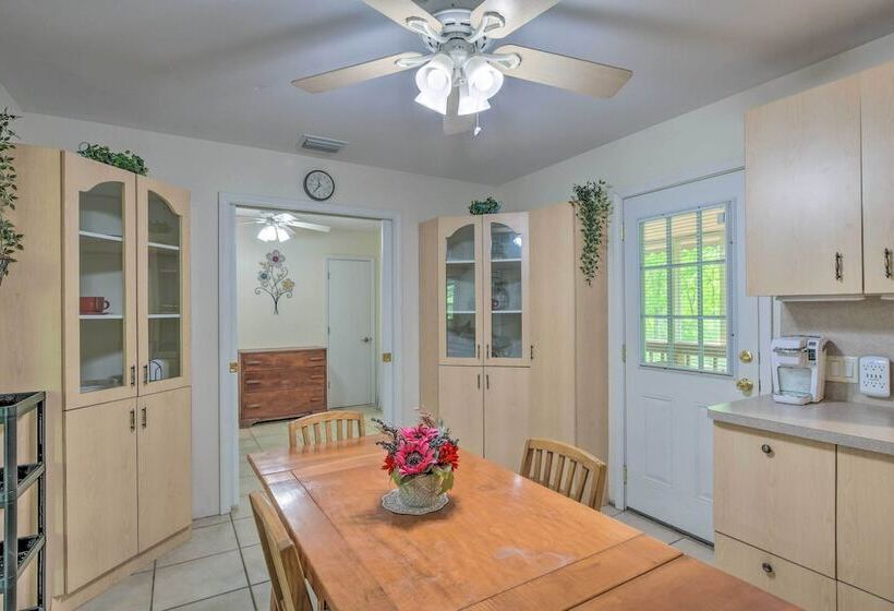 Forested Tamassee Escape W/ Screened Porch!