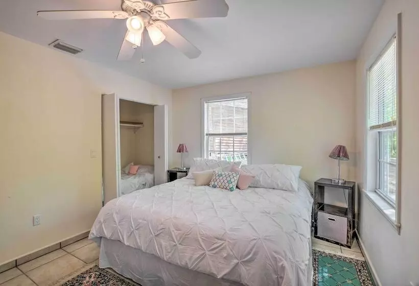 Forested Tamassee Escape W/ Screened Porch!