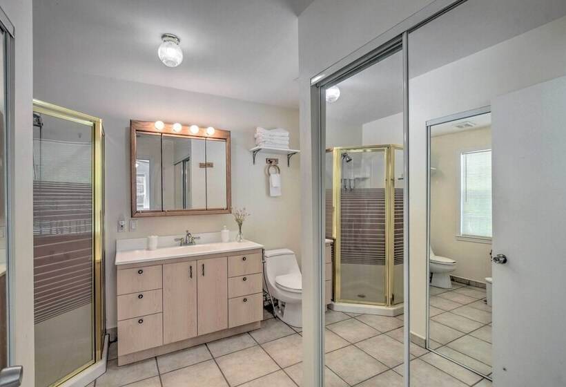 Forested Tamassee Escape W/ Screened Porch!