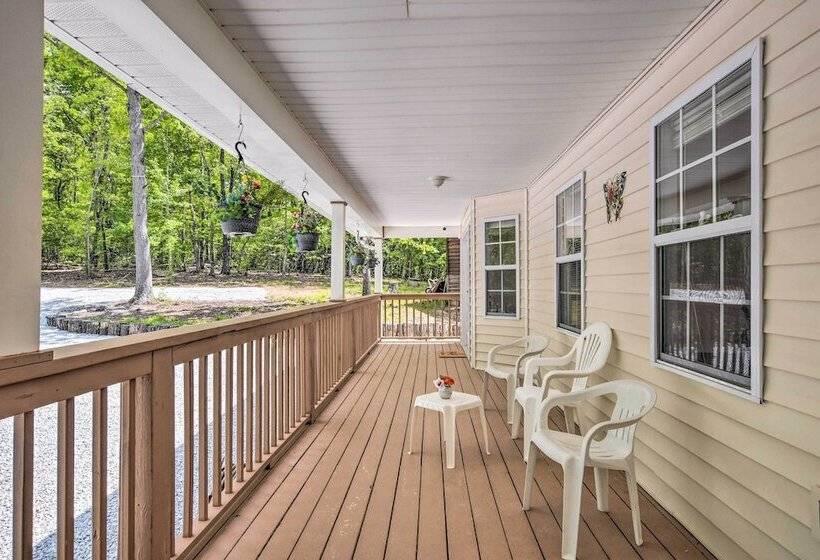 Forested Tamassee Escape W/ Screened Porch!
