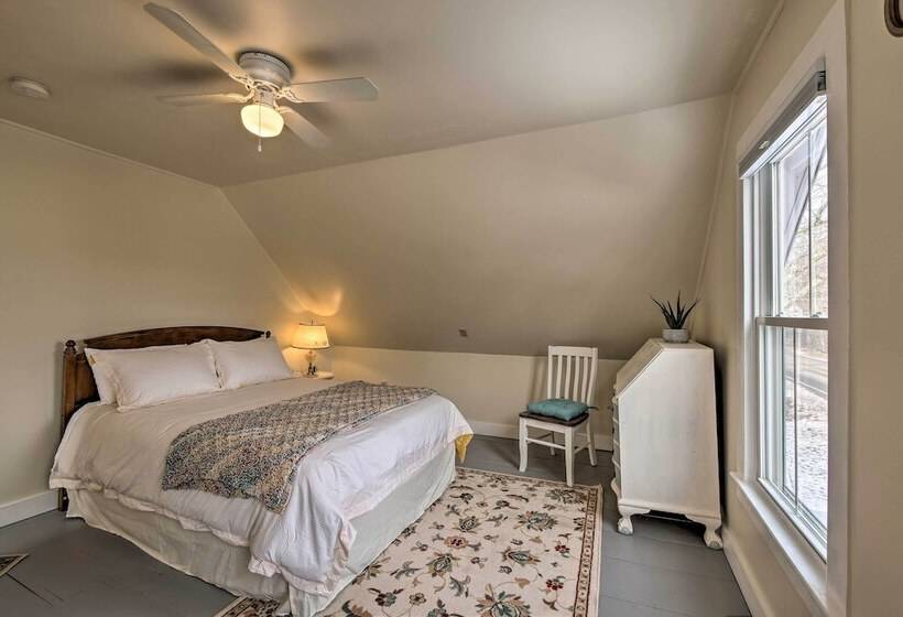 Historic Waldoboro House Near Lakes, Boating, Etc!