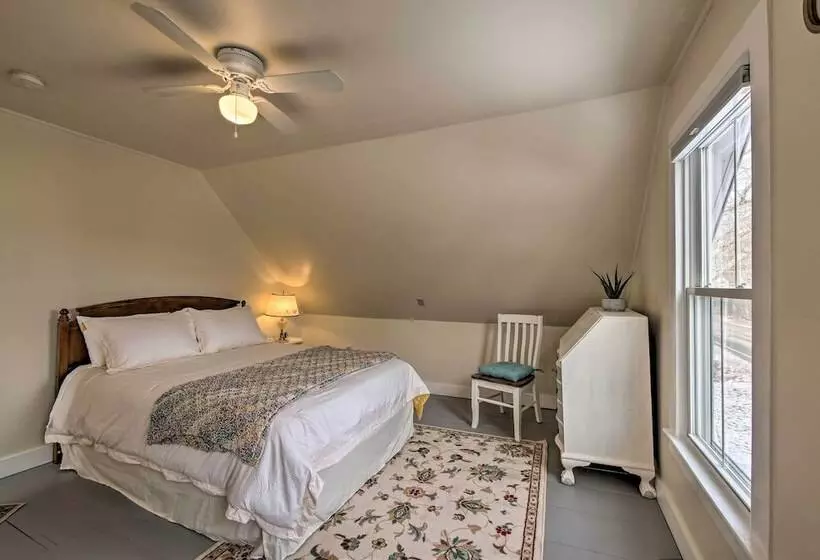 Historic Waldoboro House Near Lakes, Boating, Etc!