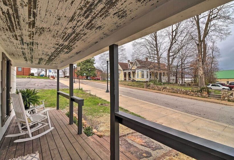 Historic West Plains Home: Walk To Msu + Dtwn