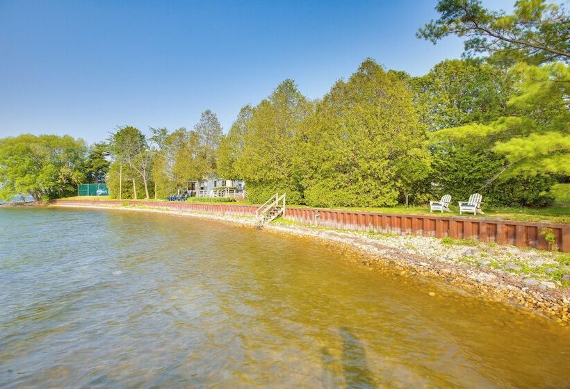 Idyllic Suttons Bay Home W/ 500  Of Waterfront