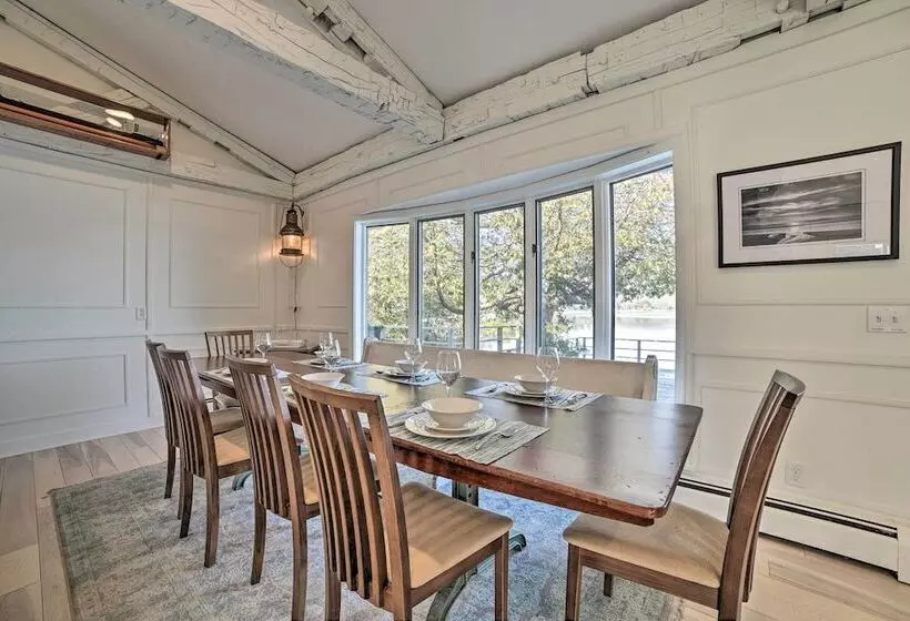 Idyllic Suttons Bay Home W/ 500  Of Waterfront