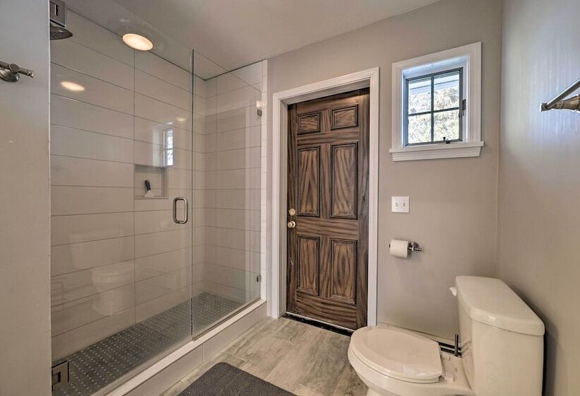 Idyllic Suttons Bay Home W/ 500  Of Waterfront