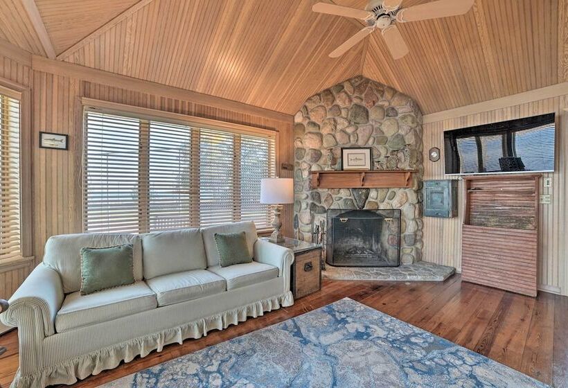 Idyllic Suttons Bay Home W/ 500  Of Waterfront