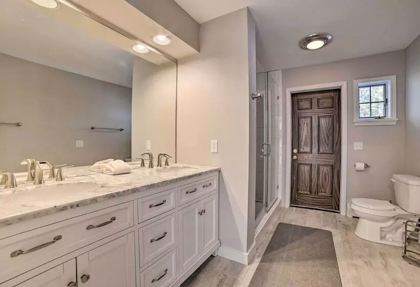 Idyllic Suttons Bay Home W/ 500  Of Waterfront