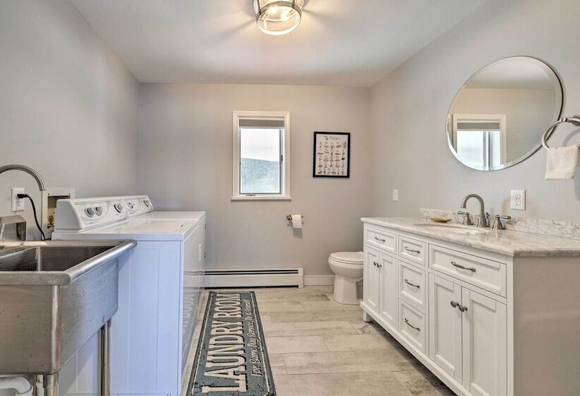 Idyllic Suttons Bay Home W/ 500  Of Waterfront