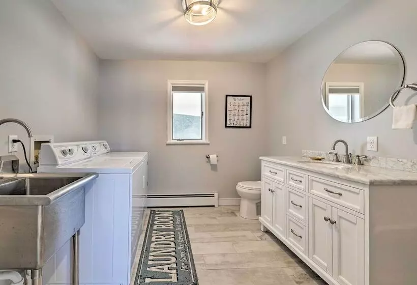 Idyllic Suttons Bay Home W/ 500  Of Waterfront