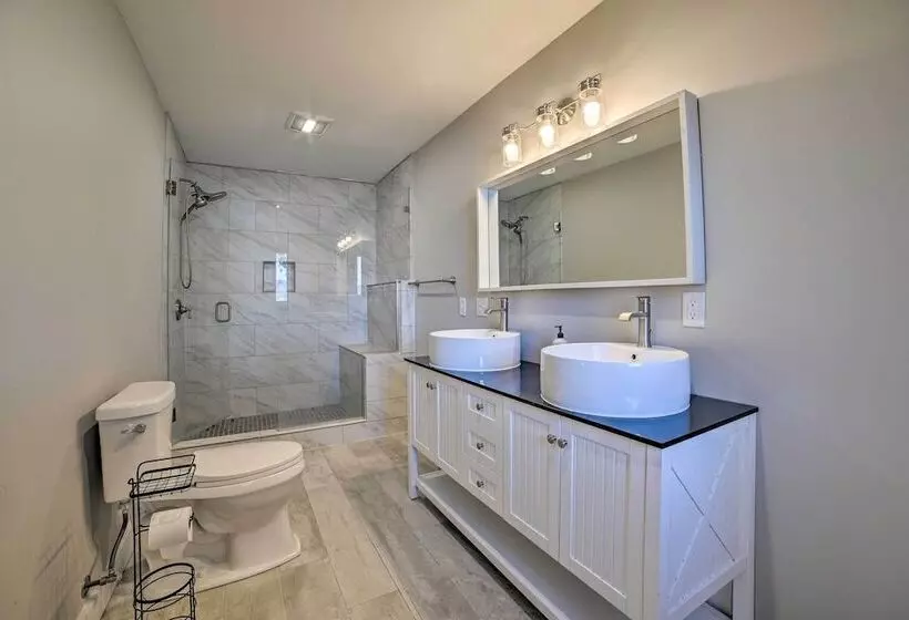 Idyllic Suttons Bay Home W/ 500  Of Waterfront