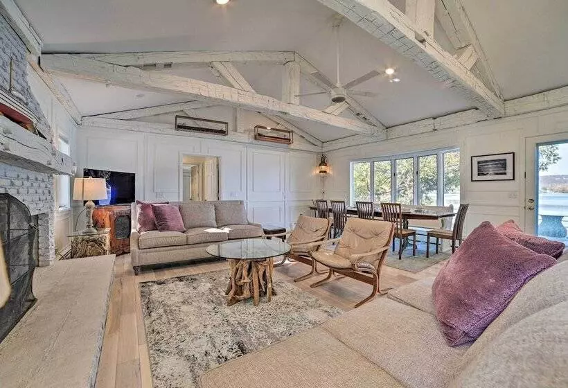 Idyllic Suttons Bay Home W/ 500  Of Waterfront