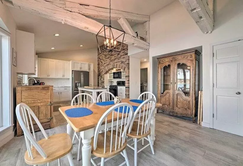 Idyllic Suttons Bay Home W/ 500  Of Waterfront