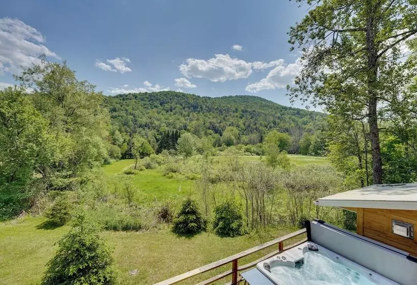 Killington Area Escape W/ Deck, Views & Hot Tub!
