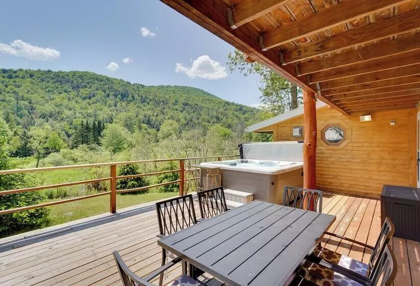 Killington Area Escape W/ Deck, Views & Hot Tub!