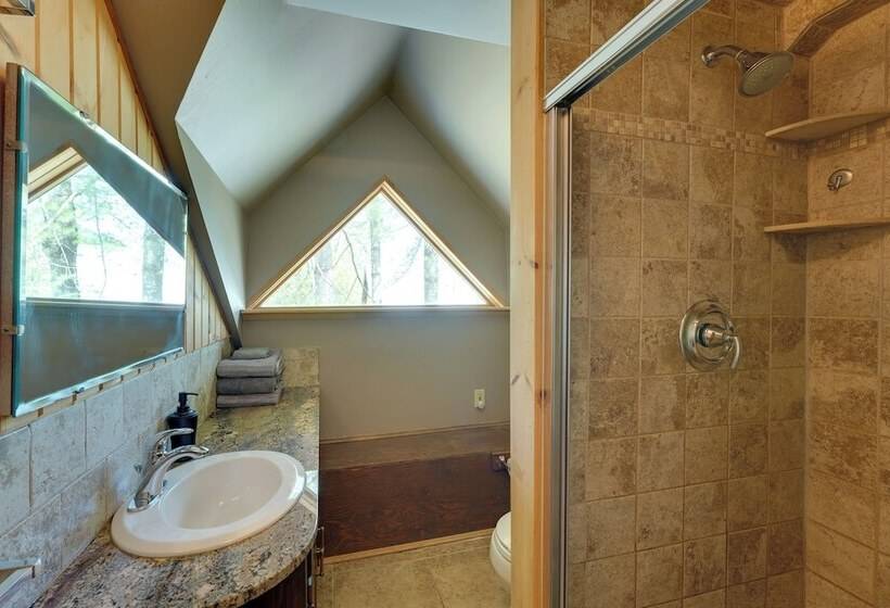 Killington Area Escape W/ Deck, Views & Hot Tub!