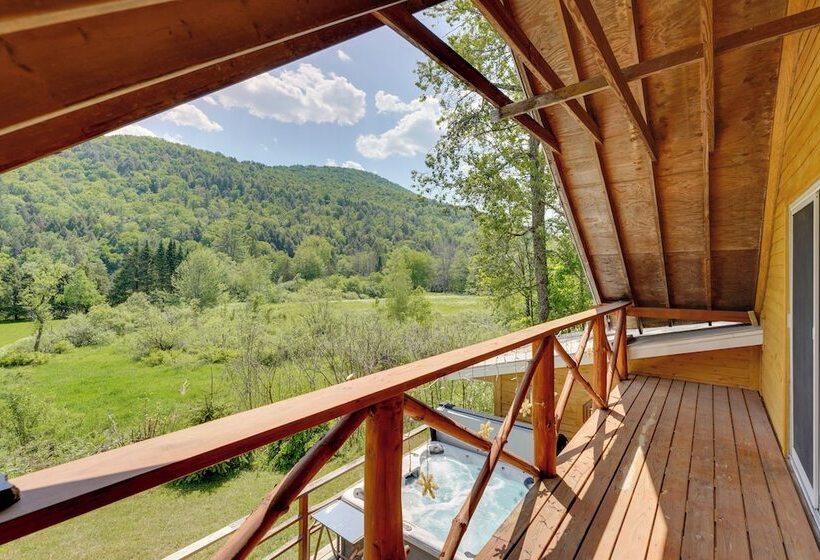 Killington Area Escape W/ Deck, Views & Hot Tub!