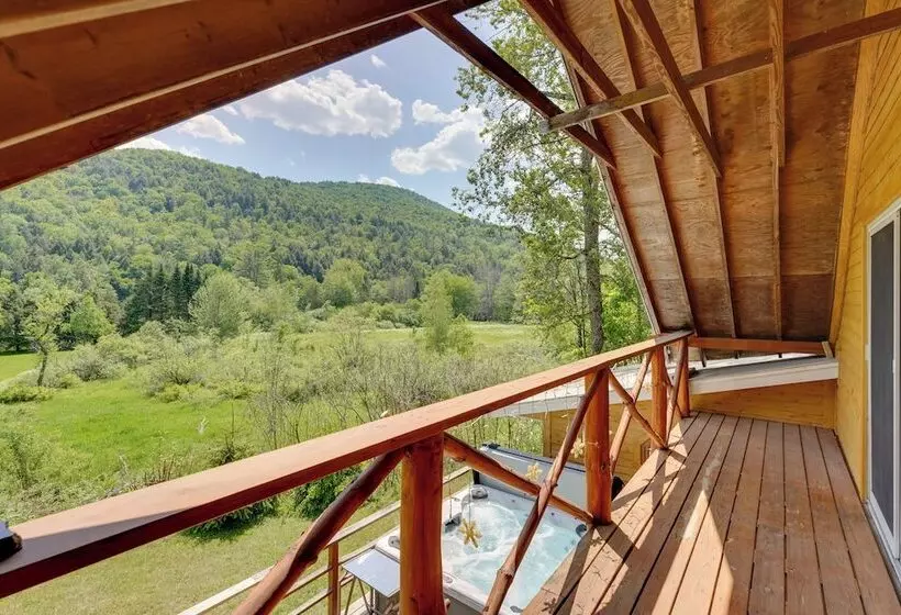 Killington Area Escape W/ Deck, Views & Hot Tub!