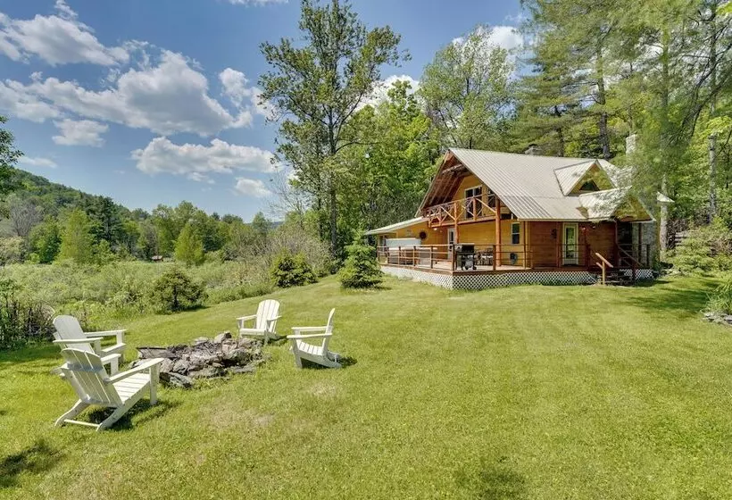 Killington Area Escape W/ Deck, Views & Hot Tub!
