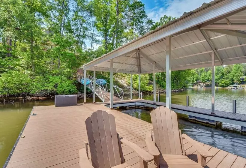 Lake Keowee Getaway: Boat Dock, Deck, Grill!