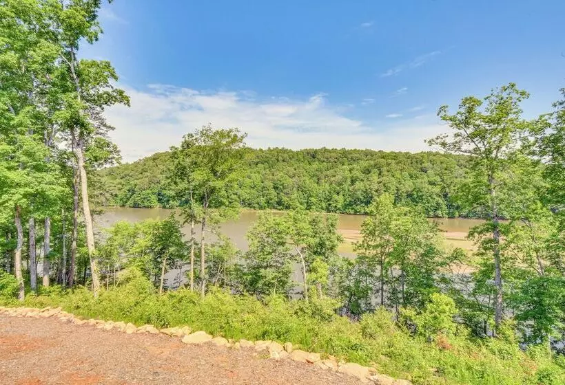 Lake Keowee Getaway: Boat Dock, Deck, Grill!