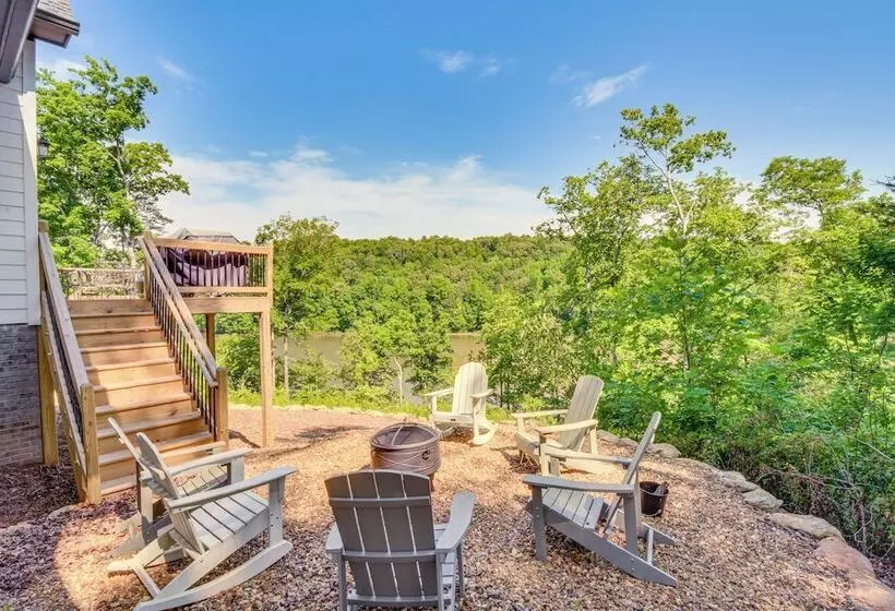 Lake Keowee Getaway: Boat Dock, Deck, Grill!