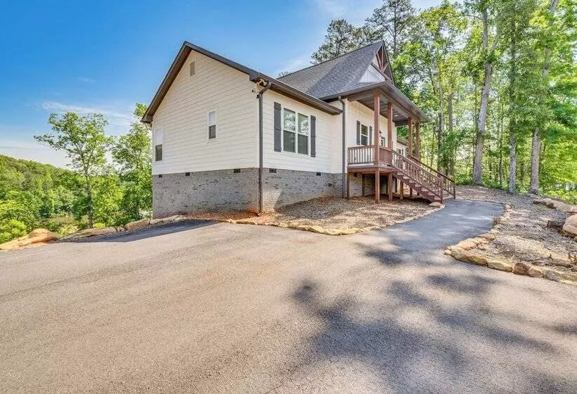 Lake Keowee Getaway: Boat Dock, Deck, Grill!