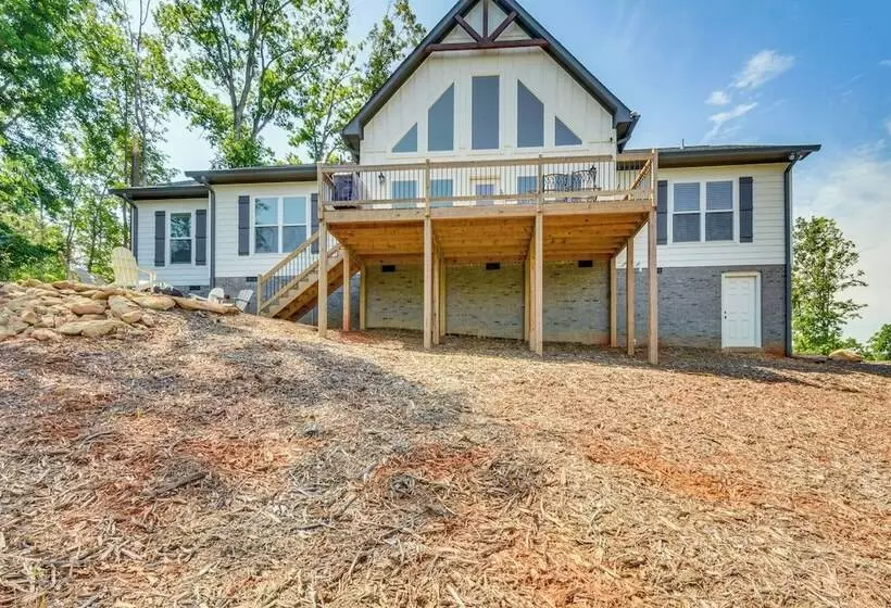 Lake Keowee Getaway: Boat Dock, Deck, Grill!
