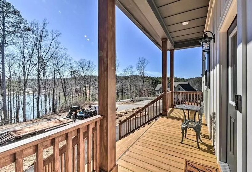 Lake Keowee Getaway: Boat Dock, Deck, Grill!