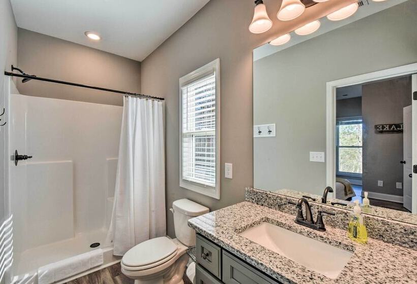 Lake Keowee Getaway: Boat Dock, Deck, Grill!