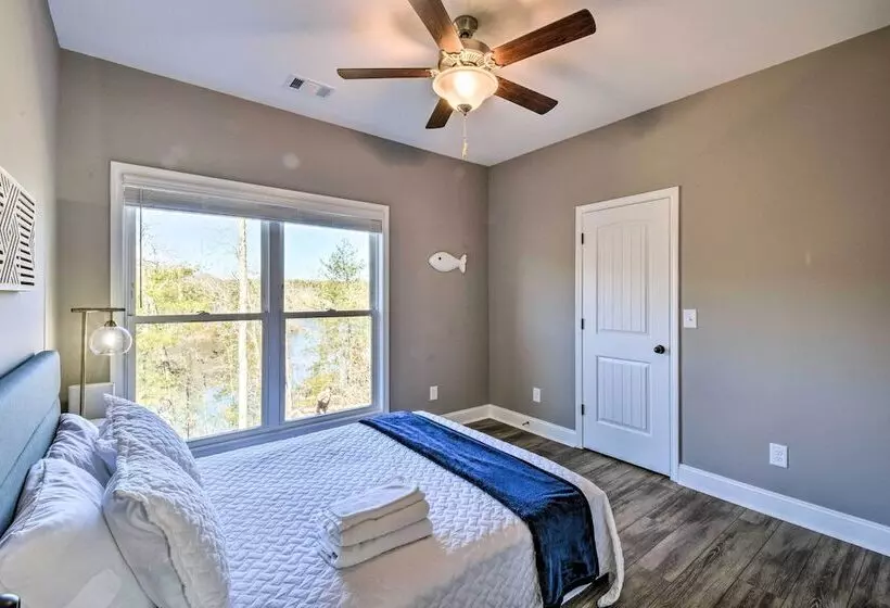 Lake Keowee Getaway: Boat Dock, Deck, Grill!