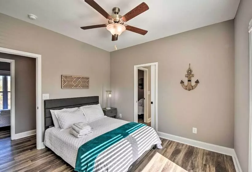 Lake Keowee Getaway: Boat Dock, Deck, Grill!