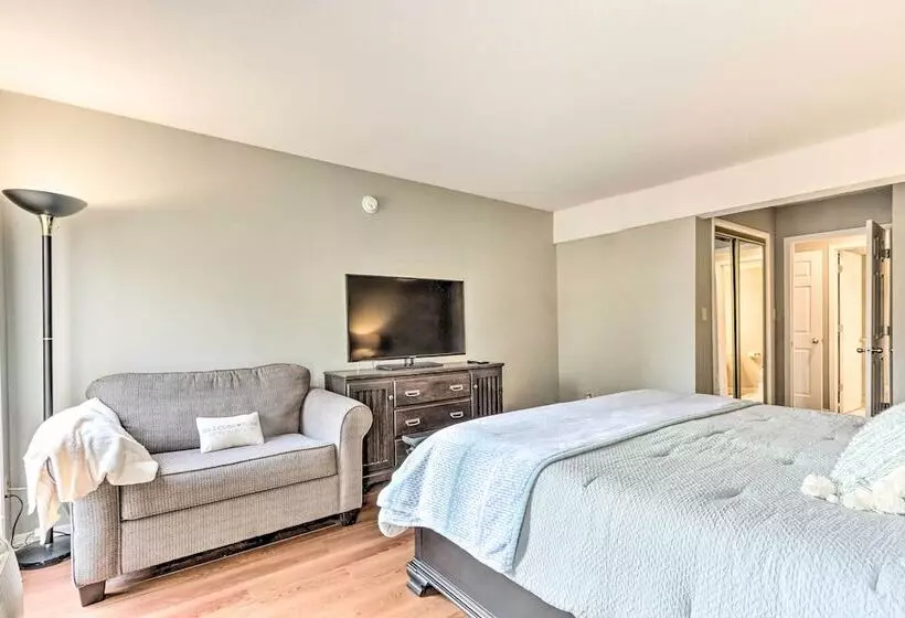 < 1 Mi To Margaritaville Resort: Osage Beach Home!