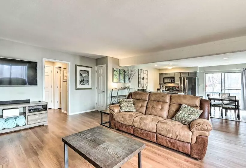 < 1 Mi To Margaritaville Resort: Osage Beach Home!