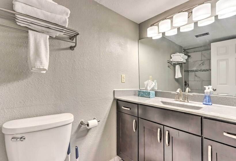 < 1 Mi To Margaritaville Resort: Osage Beach Home!