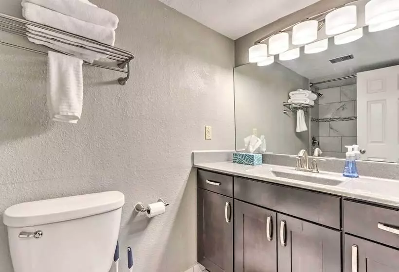 < 1 Mi To Margaritaville Resort: Osage Beach Home!