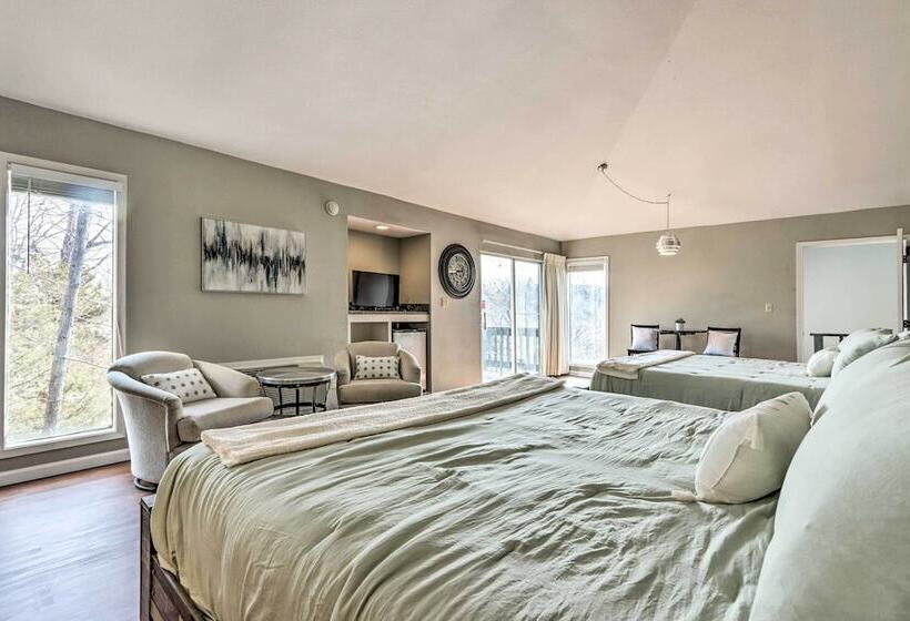 < 1 Mi To Margaritaville Resort: Osage Beach Home!