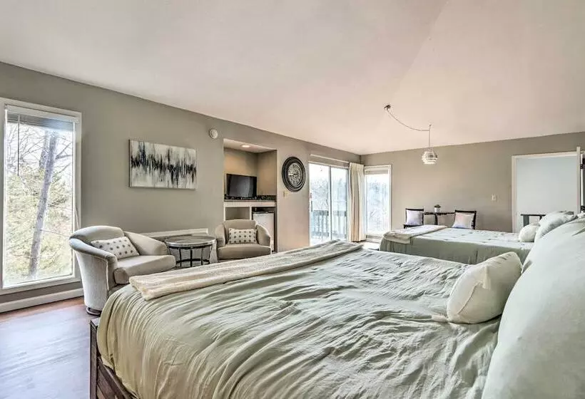 < 1 Mi To Margaritaville Resort: Osage Beach Home!