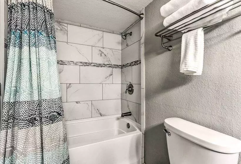 < 1 Mi To Margaritaville Resort: Osage Beach Home!