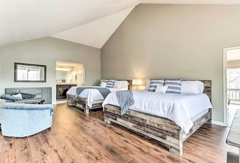 < 1 Mi To Margaritaville Resort: Osage Beach Home!