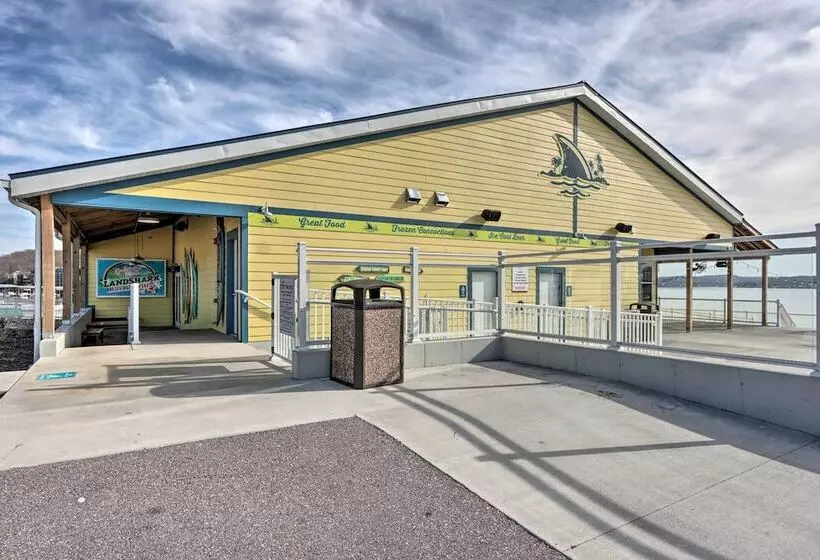 < 1 Mi To Margaritaville Resort: Osage Beach Home!