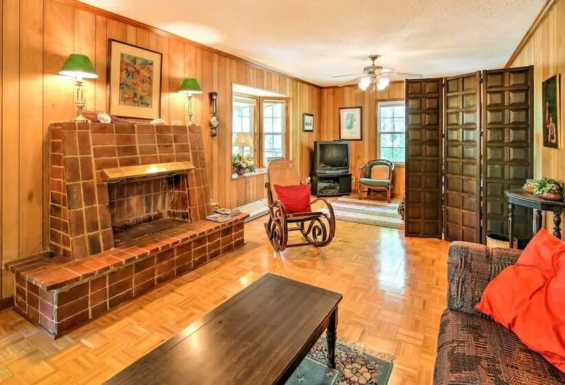 Mountain Rest Cottage W/ Gas Fireplace!