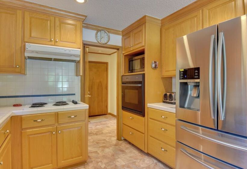 Deck, Dock & Resort Amenities: Home In Hot Springs