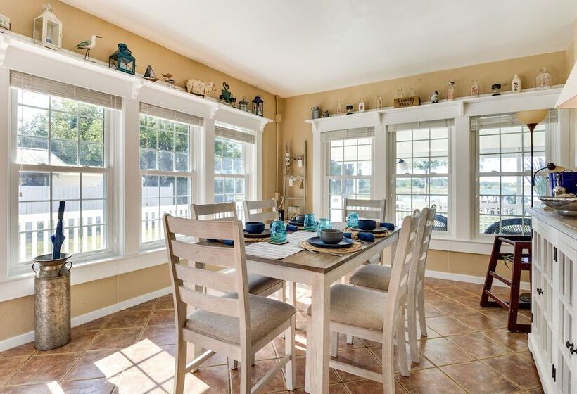 Lakefront Tavares Home W/ Deck, Patio & Dock!