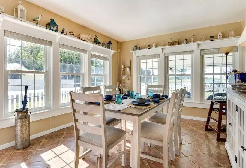 Lakefront Tavares Home W/ Deck, Patio & Dock!