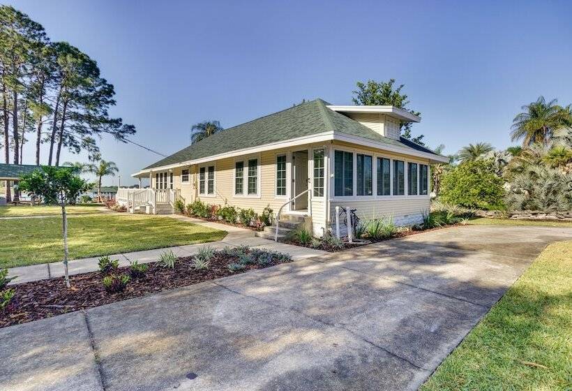 Lakefront Tavares Home W/ Deck, Patio & Dock!