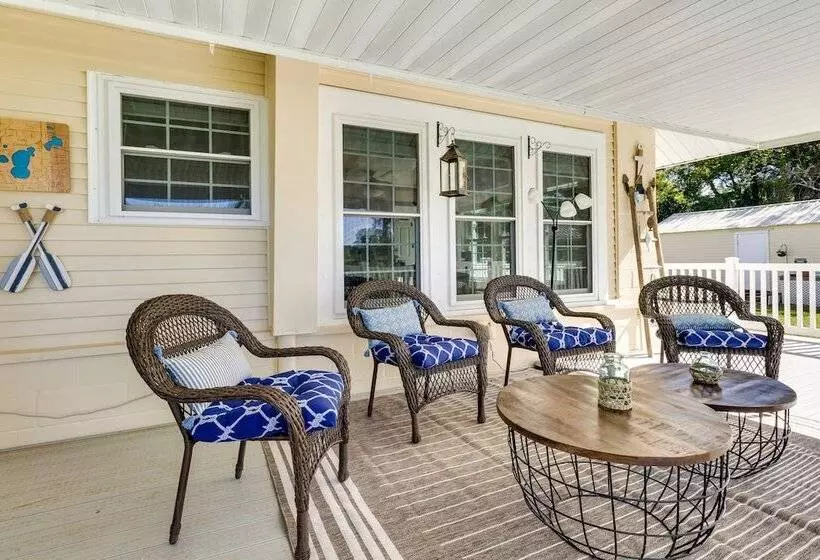 Lakefront Tavares Home W/ Deck, Patio & Dock!
